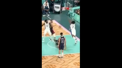 le donkean en la cabeza al lloron james