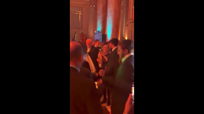 El amigo de Abascal Milei bailando canciones hebreas con un grupo de judíos.