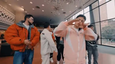 Sangre cumbiera adiós amor/quitame la vida/se fue llorando/Crucificame