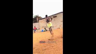 Este tipo olvidó que la gravedad es real.