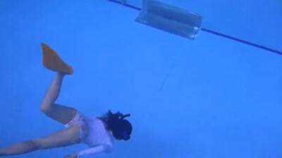 Watermanship reinforcement practice with mask/fins removal/recovery - Emily